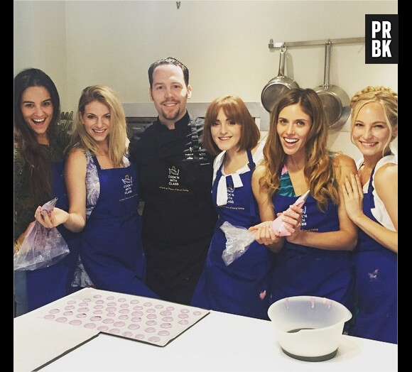 Candice Accola, Kayla Ewell et leurs amies prennent un cours de cuisine à Paris en mai 2015