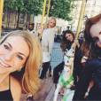 Candice Accola s'éclate à Paris avec Kayla Ewell et ses amies en mai 2015