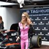 Cara Delevingne prête à piloter au Grand Prix de Monaco le 24 mai 2015