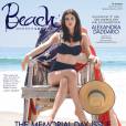 Alexandra Daddario sexy en bikini en couverture de Beach Magazine