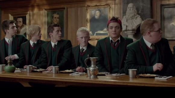 Les Profs 2 : Kev Adams à l'école d'Harry Potter dans une bande-annonce déjantée