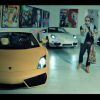 Swagg Man entouré de Lamborghini sur une image extraite de son nouveau clip 'Lambo'