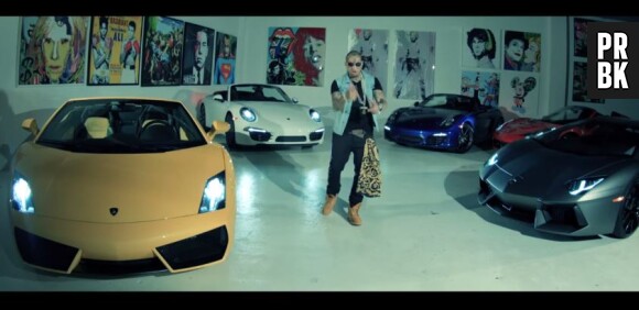 Swagg Man entouré de Lamborghini sur une image extraite de son nouveau clip 'Lambo'