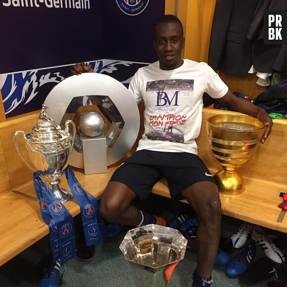 Blaise Matuidi célèbre la victoire du PSG en Coupe de France et son quadruplé dans les vestiaires du Stade de France, le 30 mai 2015