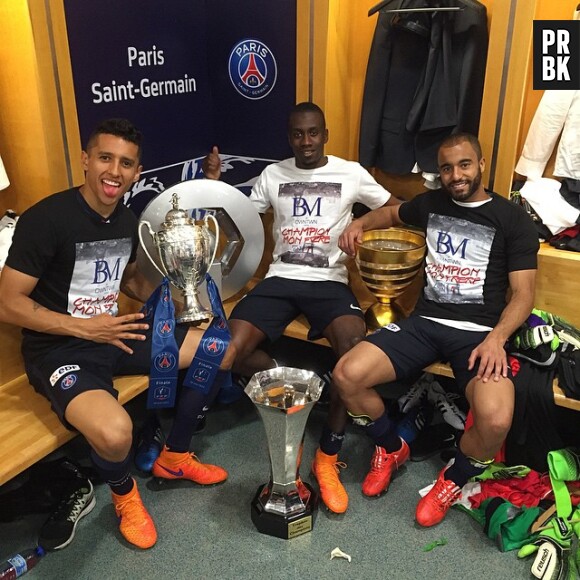 Blaise Matuidi, Lucas Moura et Marcos Aoás Corrêa célèbrent la victoire du PSG en Coupe de France et son quadruplé dans les vestiaires du Stade de France, le 30 mai 2015