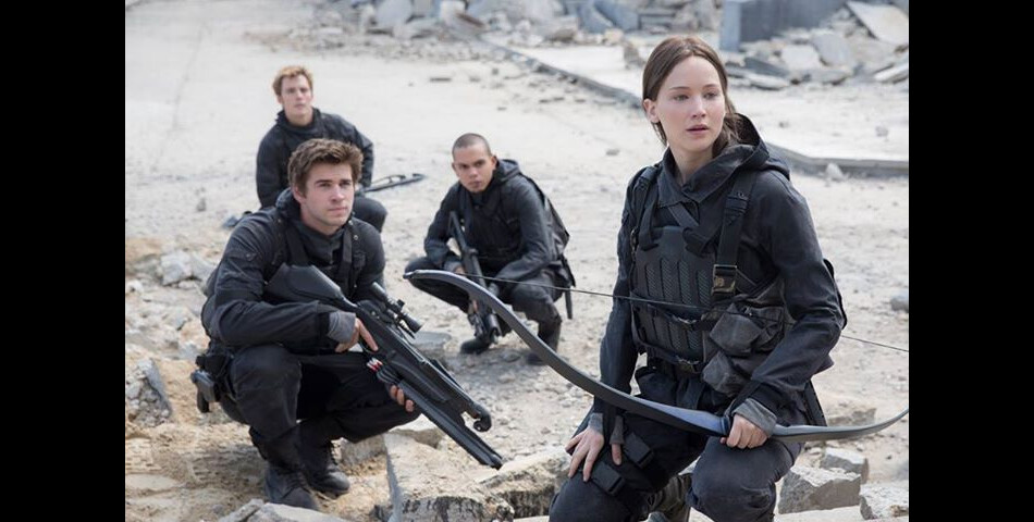 Hunger Games 4 : première photo avec Katniss (Jennifer Lawrence), Gale (Liam Hemsworth), Finnick (Sam Claflin) et Messalla (Evan Ross)