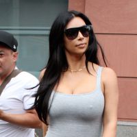 Kim Kardashian enceinte et sexy : la bimbo sort la robe moulante pour une session shopping