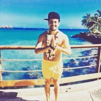 Kev Adams : torse nu à Tahiti, ses fans sous le charme