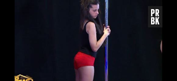 Cleofa (Las Vegas Academy) sexy pendant le cours de pole dance