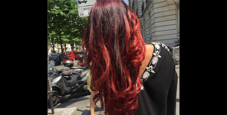 Ayem Nour : ses cheveux rouges d&amp;eacute;voil&amp;eacute;s sur Instagram 