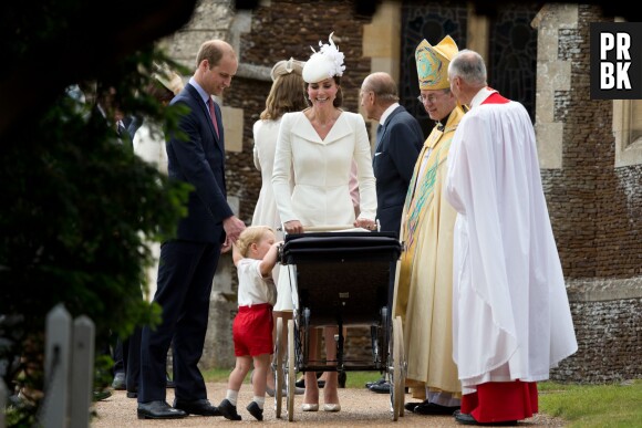 Kate Middleton, Prince William et George au baptême de la Princesse Charlotte, le 5 juillet 2015 en Angleterre