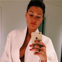 Caroline Receveur trop sexy sur Instagram ? Vague de critiques après une photo en peignoir