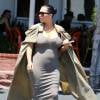 Kim Kardashian enceinte et en forme(s) à Los Angeles, le 16 juillet 2015