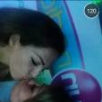 Les Marseillais en Thaïlande : Parisa embrasse Kim lors d'une soirée en boite, le 21 juillet 2015