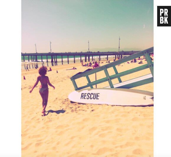 Tal en bikini sur la plage aux Etats-Unis, pendant l'été 2015