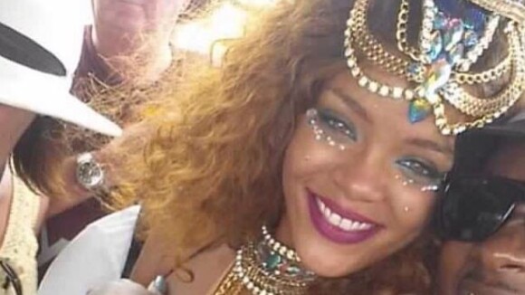 Rihanna sexy au carnaval de la Barbade : décolleté, poses osées et twerk endiablé !