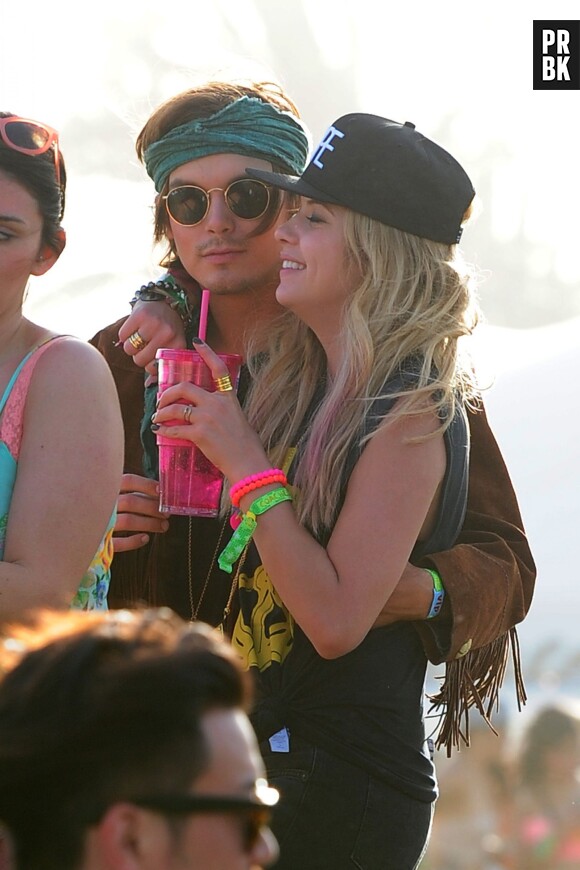 Ashley Benson et Tyler Blackburn lors du Festival Coachella 2013