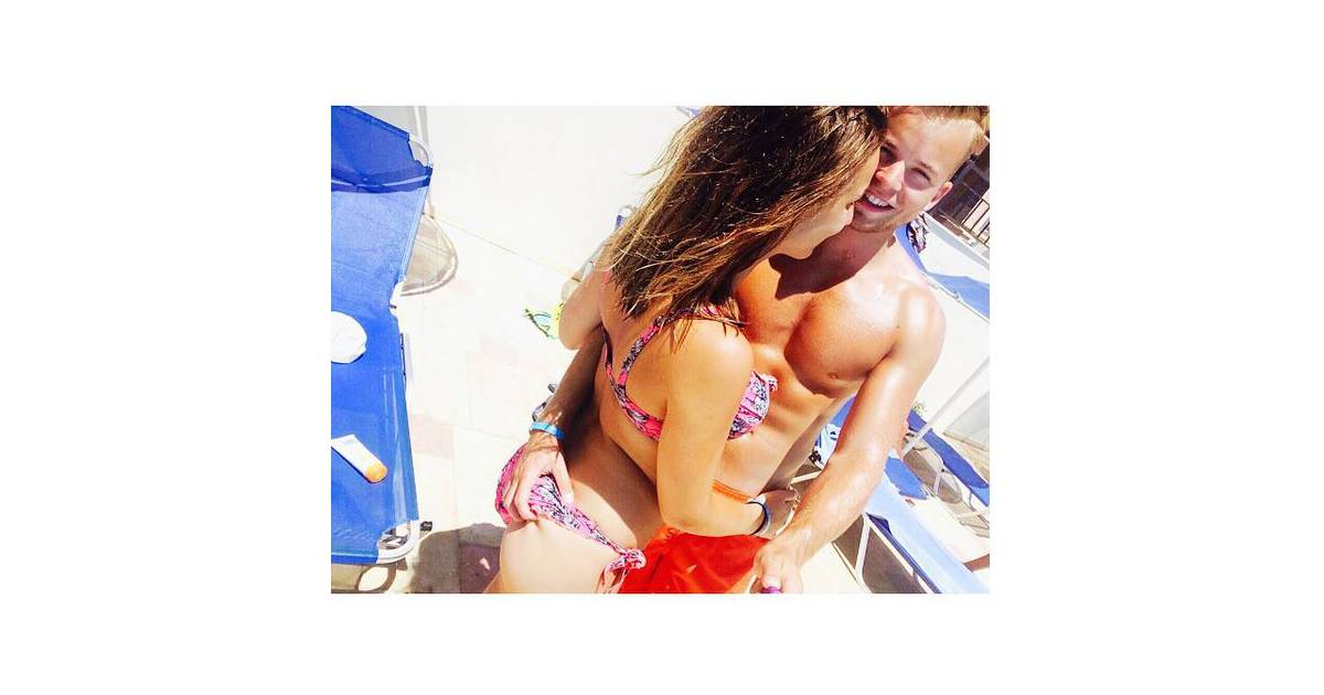 Ma2x Torse Nu Et Colle Serre Avec Sa Petite Amie Margot Sur Instagram Purebreak Mc one la star ivoirienne vous presente sa copine lily. ma2x torse nu et colle serre avec sa