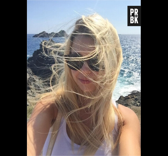 EnjoyPhoenix : fini le blond, elle devient brune