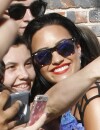 Demi Lovato prend la pose avec ses fans aux répétitions de son live pour le Jimmy Kimmel Live, le 31 août 2015