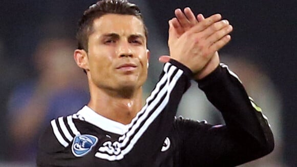 Cristiano Ronaldo : décidez de la prochaine coupe de cheveux de CR7 en échange d'un don