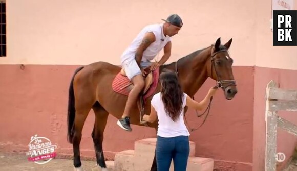 Sofiane (Les Ch'tis VS Les Marseillais) paniqué sur son cheval dans l'épisode 26 du 25 septembre 2015, sur NRJ 12
