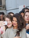 Selena Gomez rencontre ses fans à l'extérieur des studios de NRJ le 28 octobre 2015 à Paris