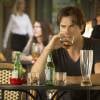 The Vampire Diaries saison 7, épisode 1 : Damon (Ian Somerhalder) déprimé sur une photo