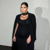 Kim Kardashian enceinte et décolletée à la soirée anniversaire des 50 ans du magazine Cosmopolitan le 12 octobre 2015 à Los Angeles