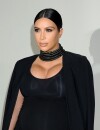 Kim Kardashian enceinte et décolletée à la soirée anniversaire des 50 ans du magazine Cosmopolitan le 12 octobre 2015 à Los Angeles