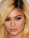 Kylie Jenner blonde à la soirée anniversaire des 50 ans du magazine Cosmopolitan le 12 octobre 2015 à Los Angeles