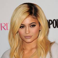 Kylie Jenner blonde, Khloé plus décolletée que Kim Kardashian aux 50 ans de Cosmopolitan