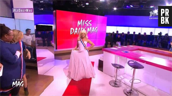 Benoît Dubois en robe de mariée pour l'élection de Miss Daily Mag, le 13 octobre 2015 sur NRJ12