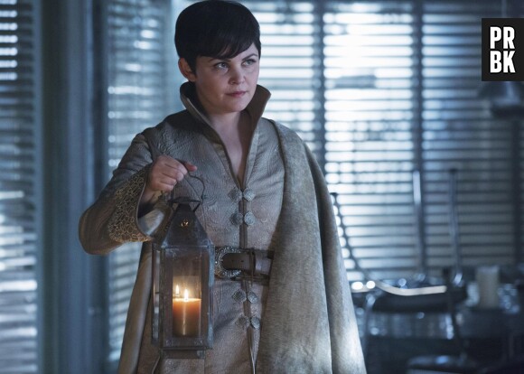 Once Upon a Time saison 5, épisode 4 : Mary Margareth (Ginnifer Goodwin) sur une photo
