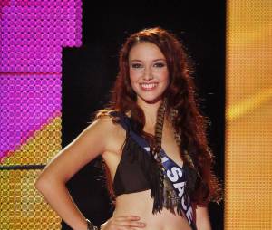 Delphine Wespiser en bikini lors de l'élection Miss France 2012