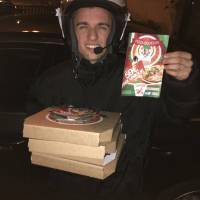 Squeezie et Norman : battle de sumos et livraison de pizza délirante chez NRJ