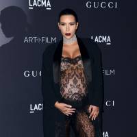 Kim Kardashian enceinte : la future maman sexy et transparente au LACMA