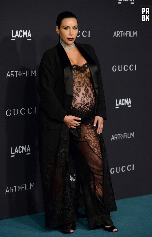 Kim Kardashian très sexy au LACMA, le 7 novembre 2015, à Los Angeles