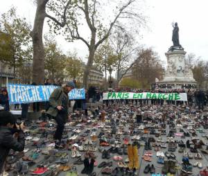 Des chaussures recouvrent la place de la République à Paris en marge de la COP21
