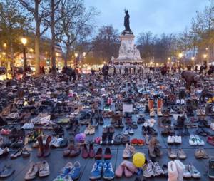 Des chaussures recouvrent la place de la République à Paris en marge de la COP21