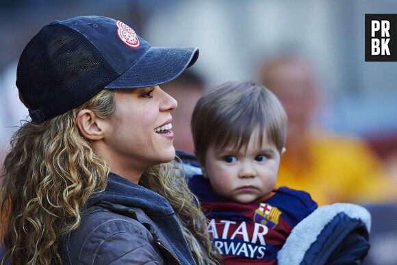 Shakira et son fils Sasha au match opposant le FC Barcelone à Real Sociedad le 28 novembre 2015 à Barcelone