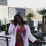 Flora Coquerel sexy en bikini pendant les préparatifs de Miss Univers 2015