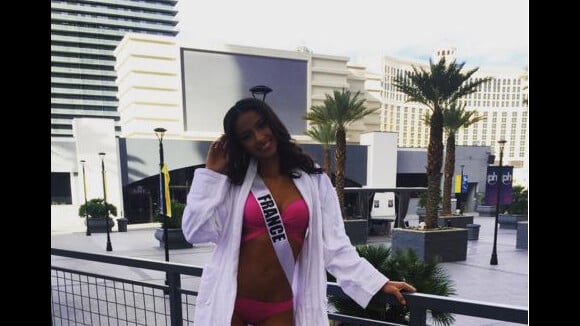 Flora Coquerel sexy en bikini pendant les préparatifs de Miss Univers 2015