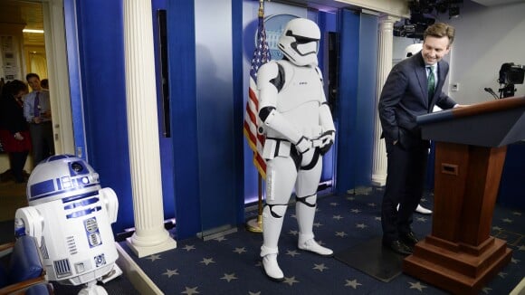 Star Wars : des stormtroopers et R2D2 s'invitent à la conférence de presse de Barack Obama