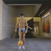 Cristiano Ronaldo torse nu et en boxer : la séance de jonglage sexy et WTF