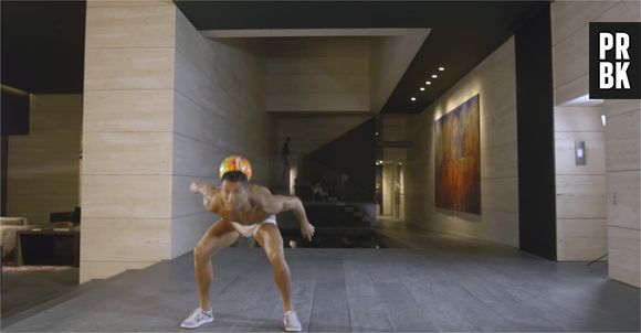 Cristiano Ronaldo jongle en caleçons