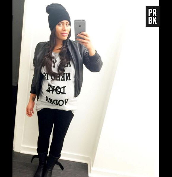 Amel Bent enceinte et rayonnante sur Instagram, le 31 janvier 2016