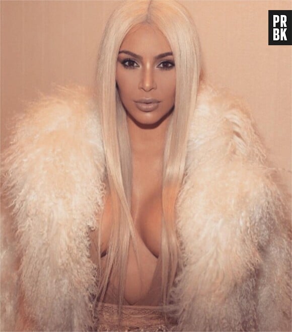Kim Kardashian blonde au défilé Yeezy Season 3 de Kanye West au Madison Square Garden de New-York, le 11 février 2016