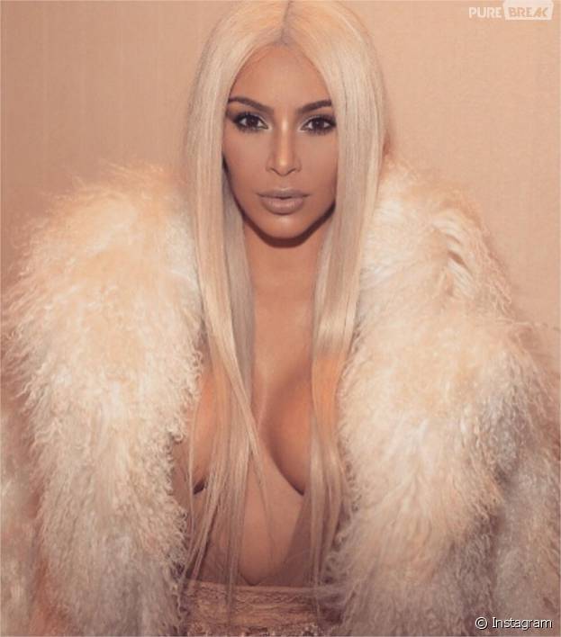 Kim Kardashian blonde au défilé Yeezy Season 3 de Kanye West au Madison Square Garden de New-York, le 11 février 2016