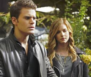 The Vampire Diaries saison 7 : Elizabeth Blackmore et Paul Wesley sur une photo